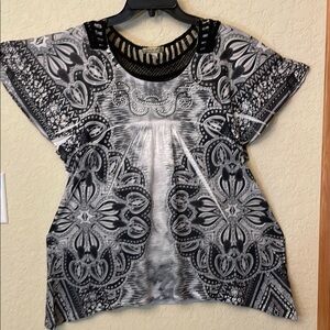 Black and White Patterned Women's Top